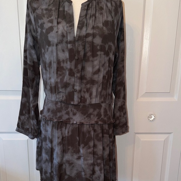 Women's Gray Tie-Dye Long Sleeve Dress - Picture 2 of 12